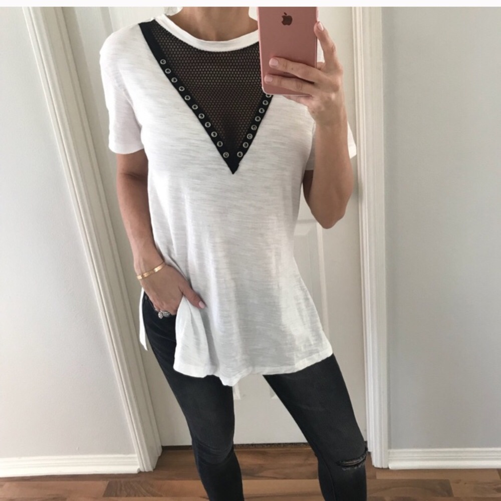 Sale 🦋 New White/black netted top 💕